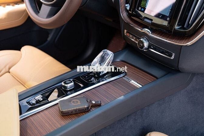 Volvo XC60 Ultimate B6 AWD 2023 - 7000 km