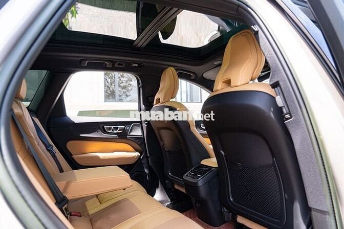 Volvo XC60 Ultimate B6 AWD 2023 - 7000 km