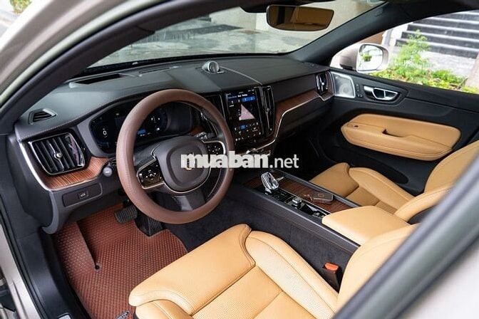 Volvo XC60 Ultimate B6 AWD 2023 - 7000 km