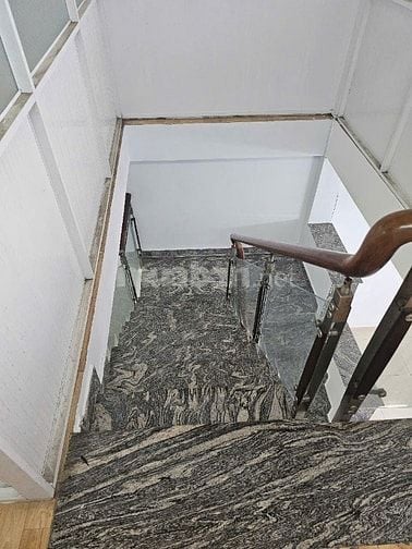 QUẬN TÂN BÌNH CHO THUÊ NHÀ NGUYÊN CĂN HẺM XE HƠI ĐƯỜNG TRẦN VĂN QUANG