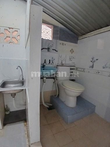Cho thuê 2 căn hộ lầu 1 và 2 của nhà mặt tiền 608 Điện Biên Phủ, quận 