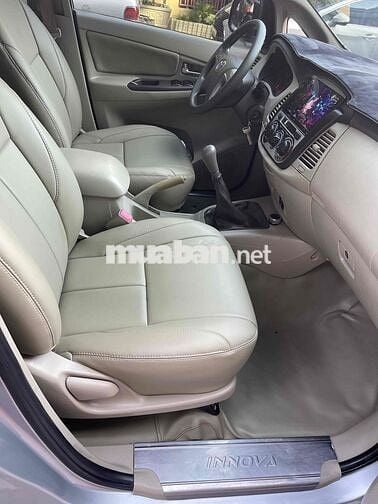 Toyota Innova 2014 Màu Bạc - Xe Gia Đình kg kinh