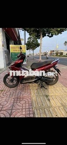 Cần bán Honda Air Blade 150 ABS màu đỏ