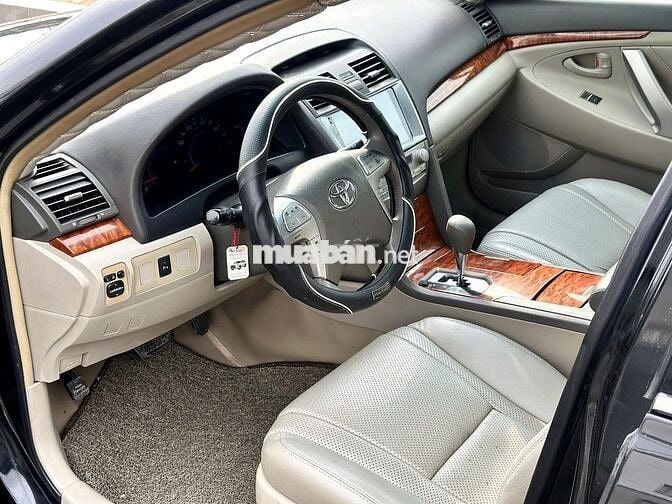 Toyota Camry 2.4G 2011 số tự động, màu đen