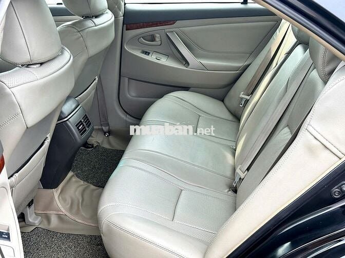 Toyota Camry 2.4G 2011 số tự động, màu đen