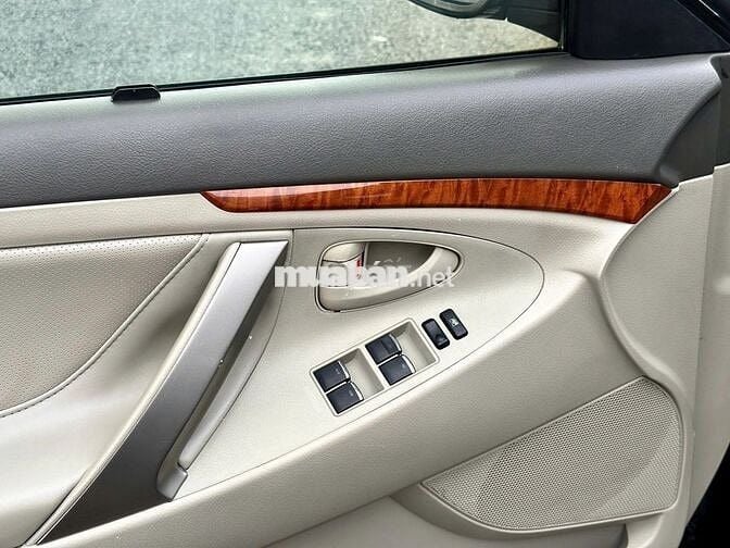 Toyota Camry 2.4G 2011 số tự động, màu đen