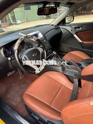 Hyundai Genesis 2010 Coupe 2.0 AT - 80000 km