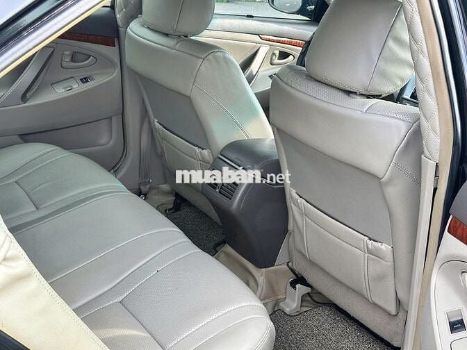 Toyota Camry 2.4G 2011 số tự động, màu đen