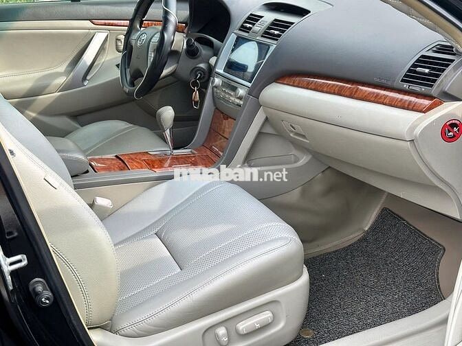 Toyota Camry 2.4G 2011 số tự động, màu đen