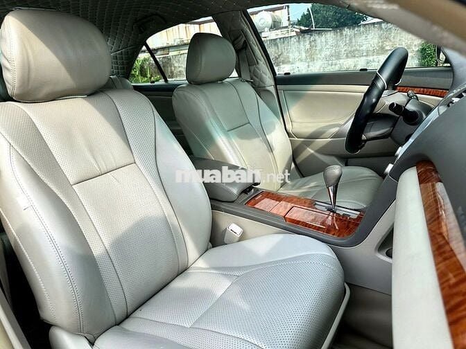 Toyota Camry 2.4G 2011 số tự động, màu đen
