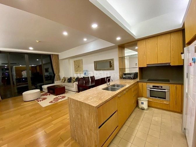 Cho thuê căn hộ 146m2,2PN full giá 18tr toà  chung cư 249A Thuỵ Khuê