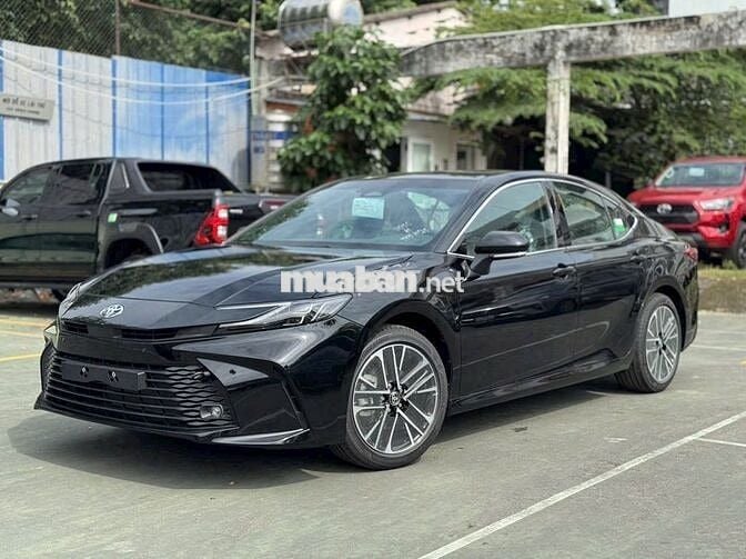 Toyota Camry 2025 – Giao Ngay – Ưu Đãi Lớn
