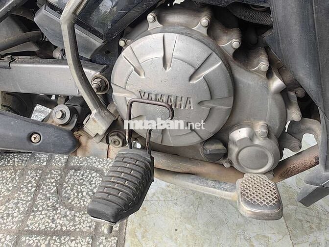 cần bán ex 135 máy móc zin êm áo zin vài chỗ nứt