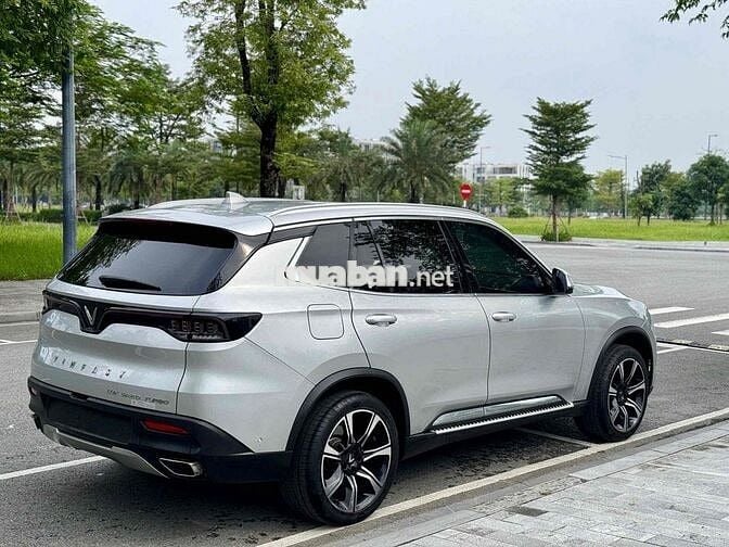 Lux SA Premium 2019 đi 22.000km đẹp xuất sắc