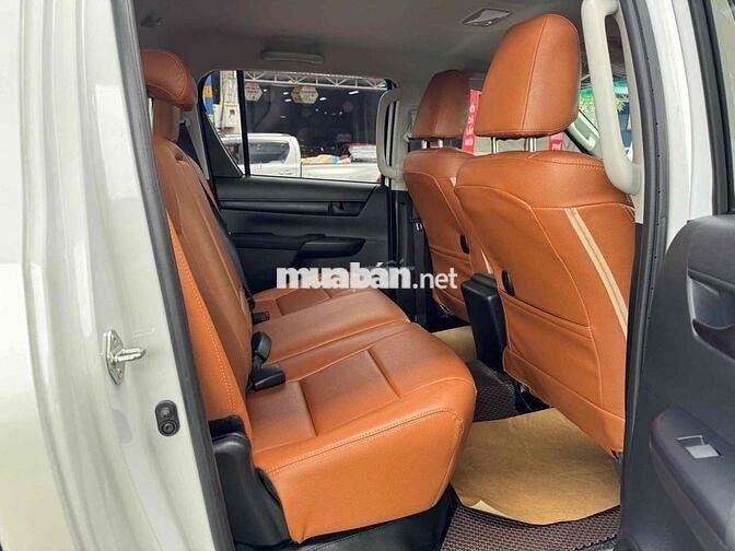 Hàng Hot Hilux tự động 2024 siêu lướt 9.000km