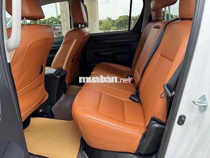 Hàng Hot Hilux tự động 2024 siêu lướt 9.000km