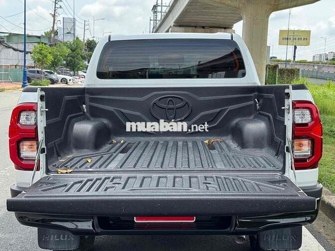 Hàng Hot Hilux tự động 2024 siêu lướt 9.000km