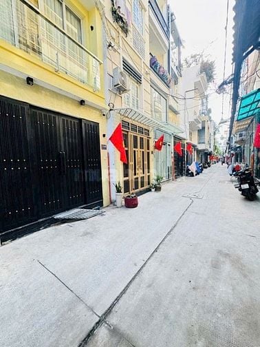 Bán nhà HXH Nguyễn Đình Chiểu Q3 dt: 3.2m x 10m 3 lầu 1ST giá 6 tỷ 9.