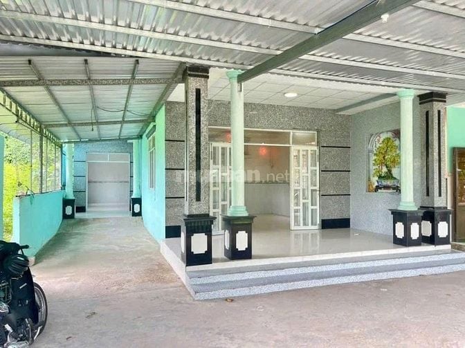 Bán Nhà Đẹp Tone Trắng ở Tỉnh Lộ 7 giá 990 Triệu Sổ Riêng DT 350m2