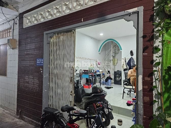 Nhà 3.5m x 6m cách MT 2 căn, gác suốt, điện nc nhà nước