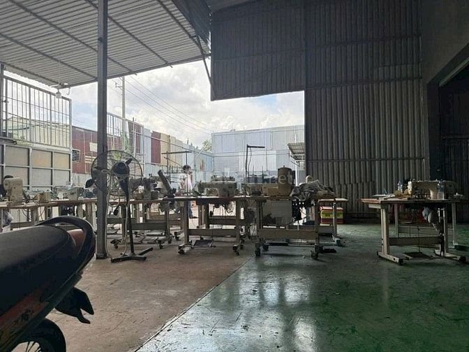 Cho thuê xưởng diện tích sử dụng 1000m, đã lợp 600m, còn lại sân và tờ