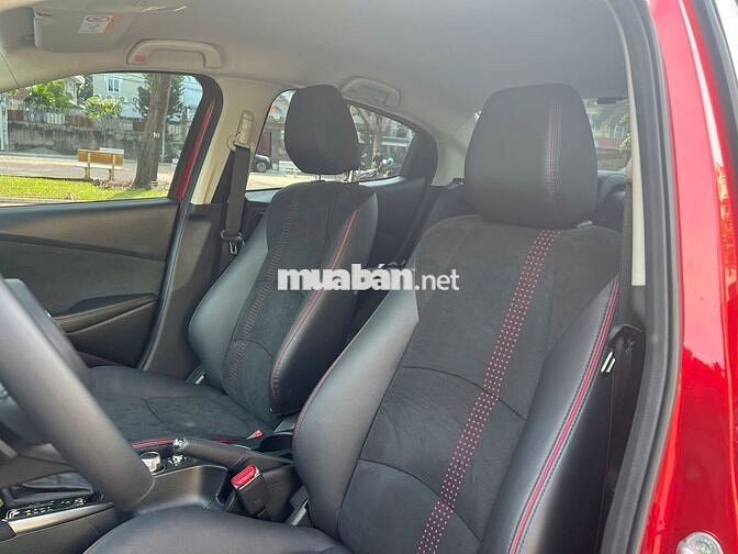 Mazda 2 2024 Luxury Màu đỏ - siêu lướt 2900km