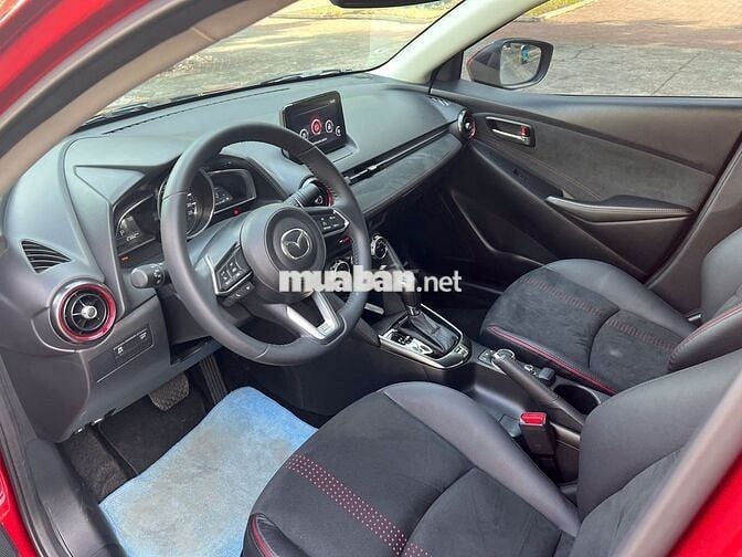 Mazda 2 2024 Luxury Màu đỏ - siêu lướt 2900km