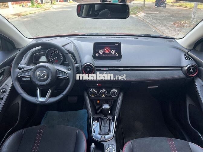 Mazda 2 2024 Luxury Màu đỏ - siêu lướt 2900km