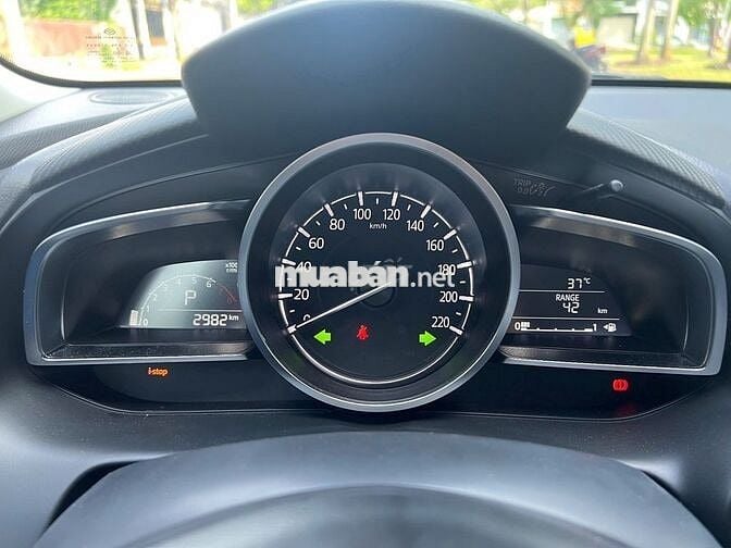 Mazda 2 2024 Luxury Màu đỏ - siêu lướt 2900km