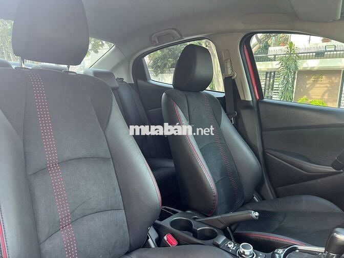 Mazda 2 2024 Luxury Màu đỏ - siêu lướt 2900km