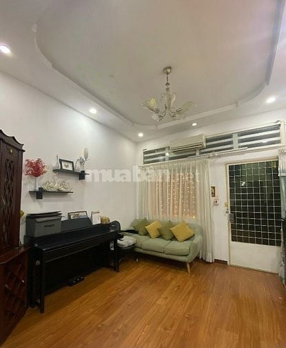 Chính chủ cần bán căn hộ chung cư Trần Quang Diệu, P. 12, Q. 3 sổ hồng