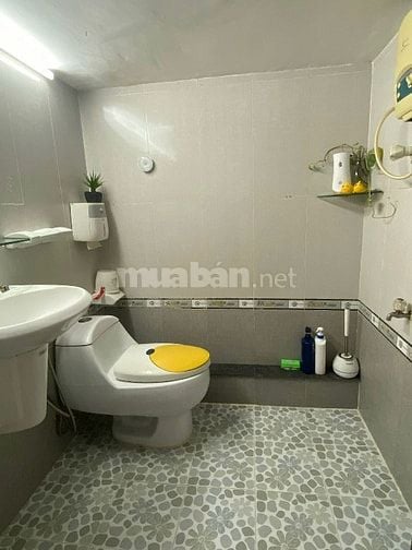 Chính chủ cần bán căn hộ chung cư Trần Quang Diệu, P. 12, Q. 3 sổ hồng