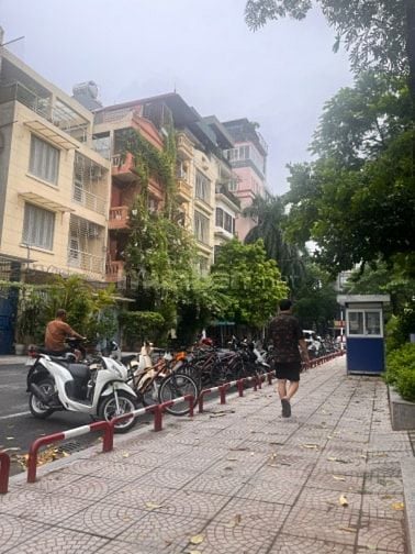 Bán nhà cạnh Vườn hoa Thái Hà, 7 tầng thang máy, 58m2, 5m ngang, ĐN