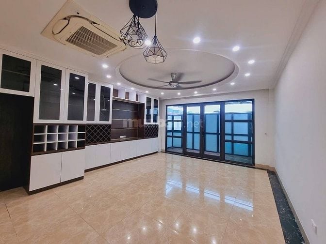 Bán nhà cạnh Vườn hoa Thái Hà, 7 tầng thang máy, 58m2, 5m ngang, ĐN