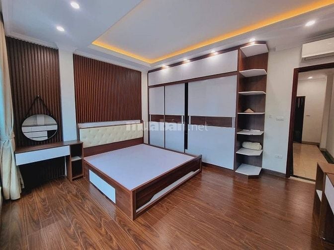 Bán nhà cạnh Vườn hoa Thái Hà, 7 tầng thang máy, 58m2, 5m ngang, ĐN