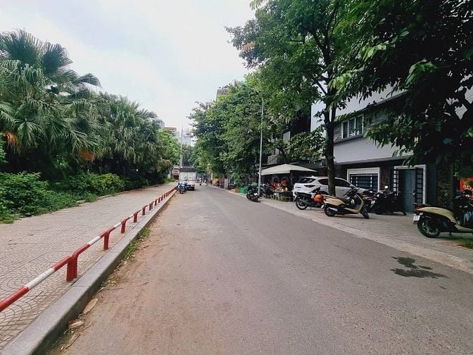 Bán nhà cạnh Vườn hoa Thái Hà, 7 tầng thang máy, 58m2, 5m ngang, ĐN