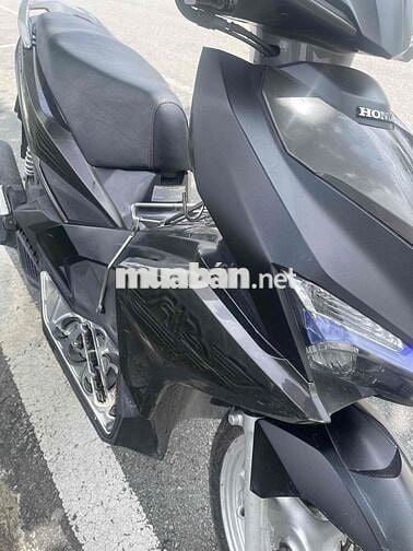 Nhà ko còn chổ để , cần bán gấp xe air Blade