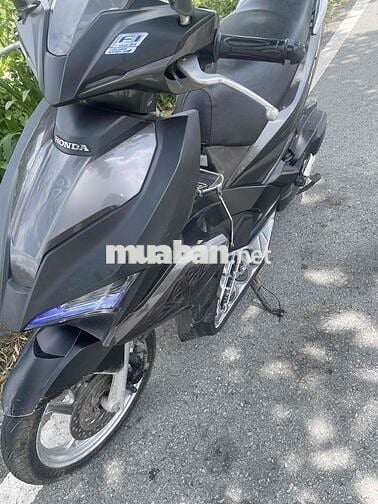 Nhà ko còn chổ để , cần bán gấp xe air Blade