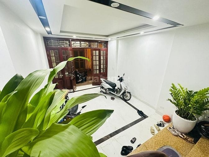Bán nhà Vũ Hữu, 2 thoáng, sau viu chung cư, gara, ô tô tránh trước cửa