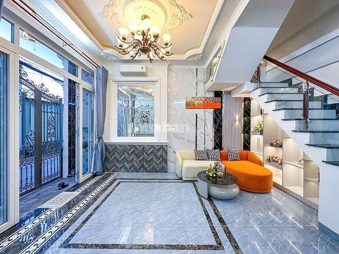 CẦN BÁN NHANH NHÀ NGAY CHỢ BÌNH CHÁNH, DIỆN TÍCH 100M2,  DỌN VÀO Ở NGA
