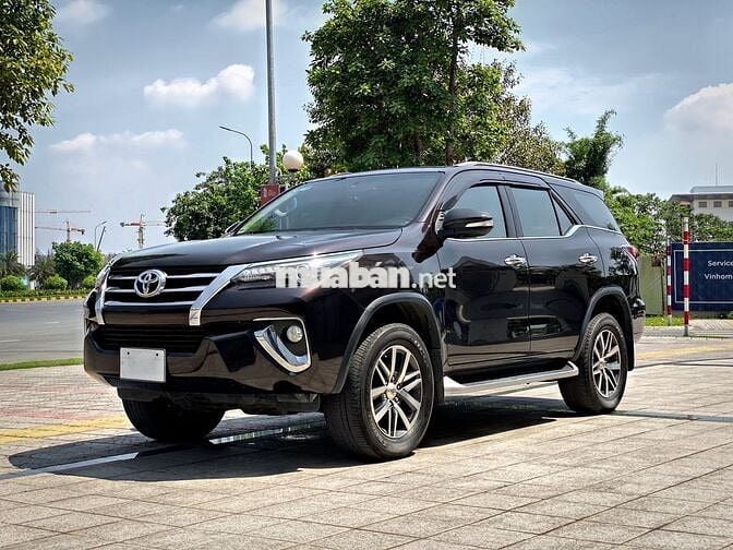 Toyota Fortuner 2.7V 4x4 AT 2017 - máy Xăng.