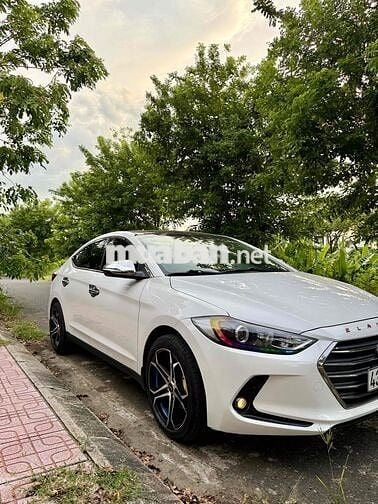 Hyundai Elantra, Xe gia đình cán bộ sử dụng