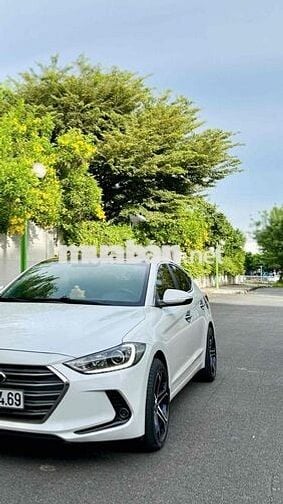 Hyundai Elantra, Xe gia đình cán bộ sử dụng