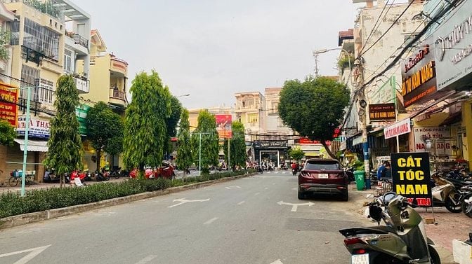 Bán nhà mặt tiền chợ Phước Bình đường Đại Lộ 2 Quận 9 (88m2) 19.8 tỷ