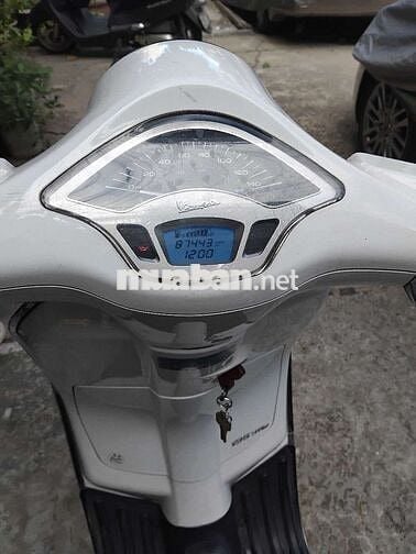 Cần bán xe vespa Primavera 2016