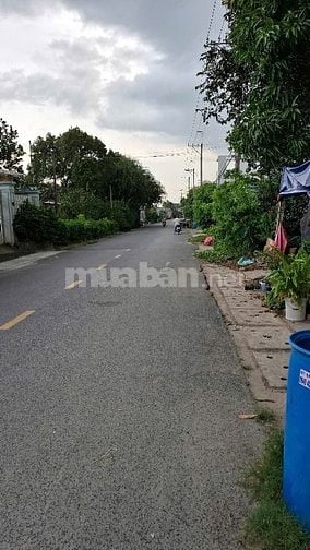 Chú Sáu bán đất ra Huế sống với con cái. Vị trí ngay mặt tiền nhựa