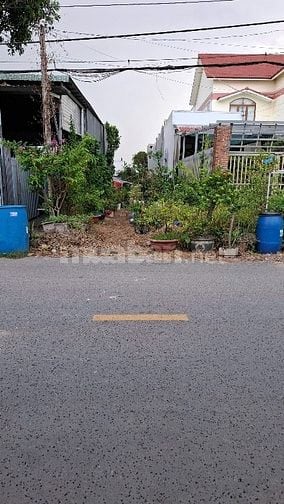 Chú Sáu bán đất ra Huế sống với con cái. Vị trí ngay mặt tiền nhựa