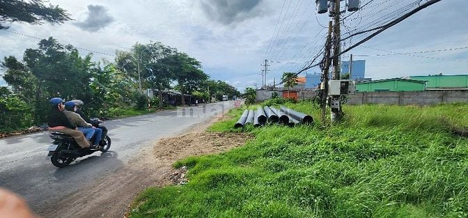 Mặt bằng kinh doanh mặt tiền DT826, Cần Đước, Long An. DT: 2500m2