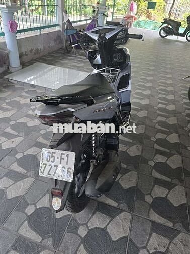 Honda Air Blade 2023 màu xám bạc