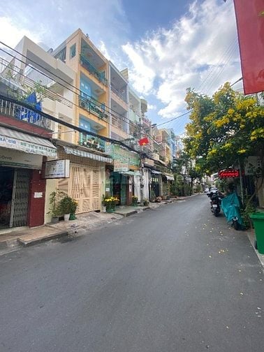 Bán gấp nhà HXH 10m đường 3 Tháng 2, Q10. DT: 6x19m, 2 lầu, giá rẻ